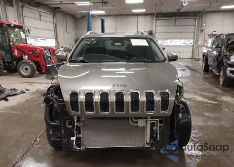 2018 Jeep Cherokee Latitude Plus 4X4 из США, поврежденный, VIN 1C4PJMLX4JD617620